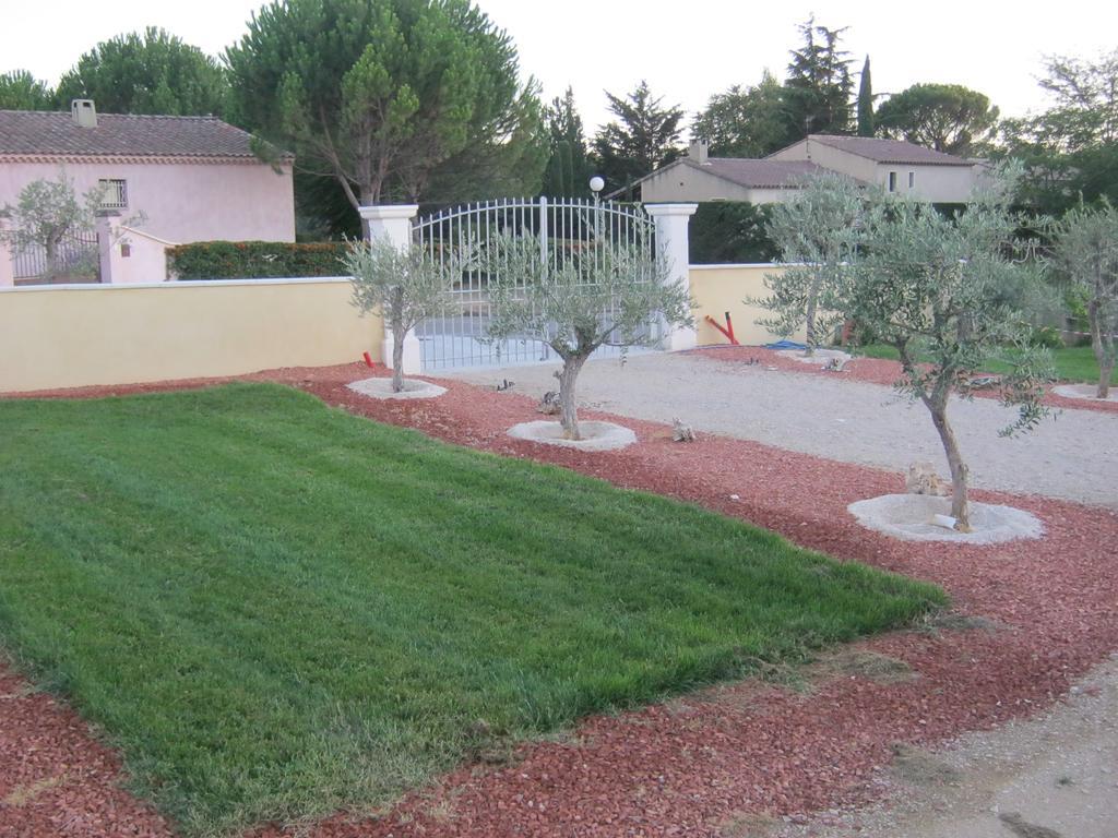 Le Jardin Des Tourterelles Villa Robion en Luberon Bagian luar foto