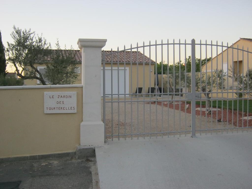 Le Jardin Des Tourterelles Villa Robion en Luberon Bagian luar foto