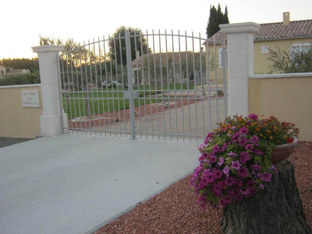 Le Jardin Des Tourterelles Villa Robion en Luberon Bagian luar foto